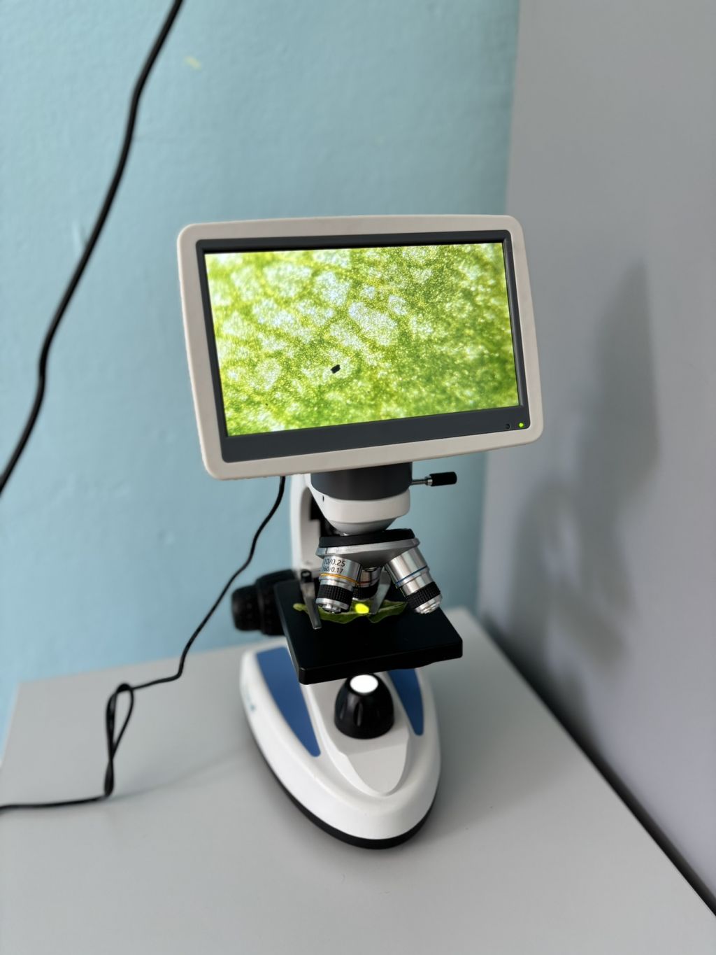 STEM център с пет тематични кабинета отвори врати в Спортно училище Георги Бенковски 6